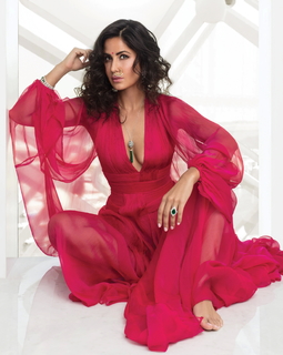 Katrina Kaif feet photo thumbnail