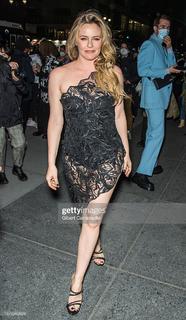 Alicia Silverstone feet photo thumbnail
