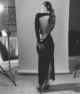 Lily James feet photo thumbnail