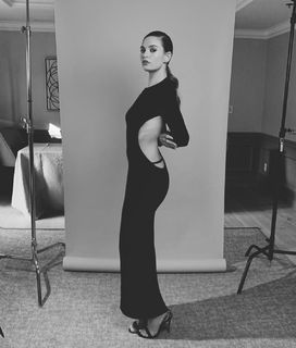 Lily James feet photo thumbnail
