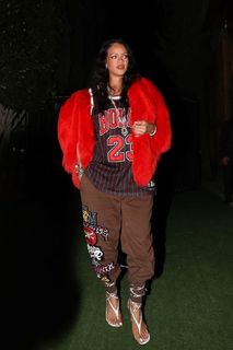 Rihanna feet photo thumbnail