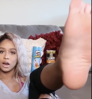 Jilly Anais feet photo thumbnail