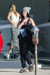 Megan Fox feet photo thumbnail