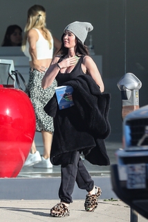 Megan Fox feet photo thumbnail