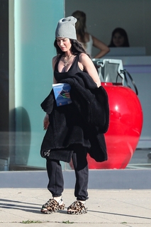 Megan Fox feet photo thumbnail