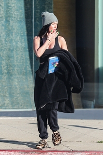 Megan Fox feet photo thumbnail