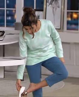 Courtney Khondabi feet photo thumbnail
