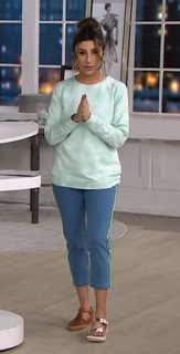 Courtney Khondabi feet photo thumbnail