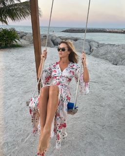 Amanda Holden feet photo thumbnail