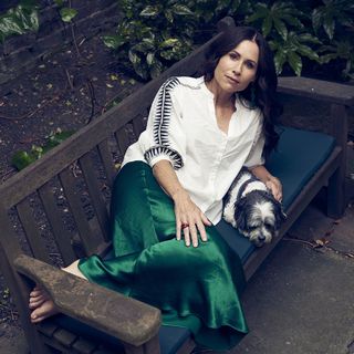 Minnie Driver feet photo thumbnail
