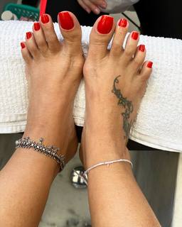 Karin Klemp feet photo thumbnail