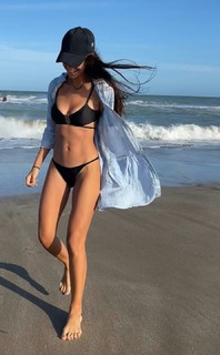 Zaira Nara feet photo thumbnail