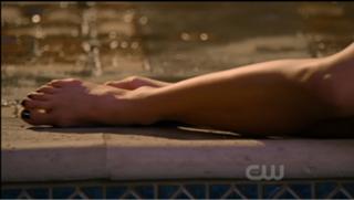 Ashlee Simpson feet photo thumbnail