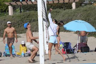 Alessandra Ambrosio feet photo thumbnail