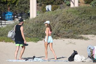Alessandra Ambrosio feet photo thumbnail