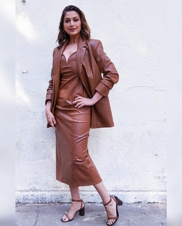 Sonali Bendre feet photo thumbnail