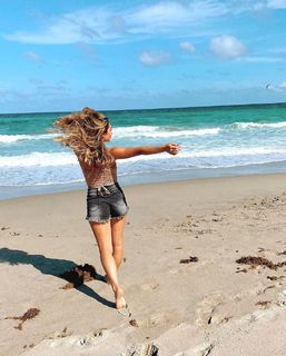 Gabby Murray feet photo 5