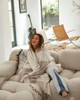 Ashley Tisdale feet photo thumbnail