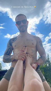 Carla Diaz feet photo thumbnail