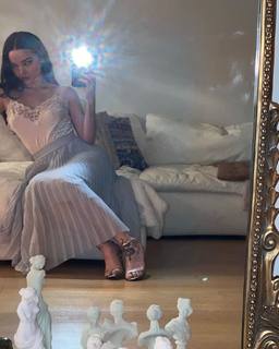 Dove Cameron feet photo thumbnail