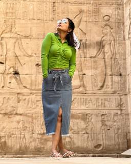 Hina Khan feet photo thumbnail