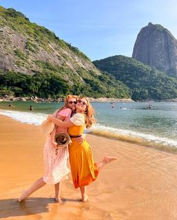 Larissa Manoela feet photo thumbnail