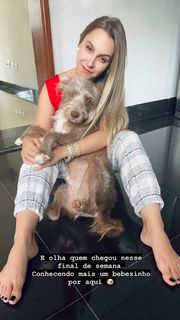 Carla Diaz feet photo thumbnail