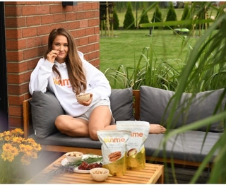 Karolina Kowalkiewicz feet photo thumbnail