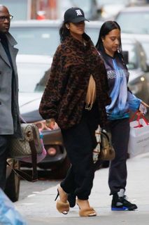 Rihanna feet photo thumbnail