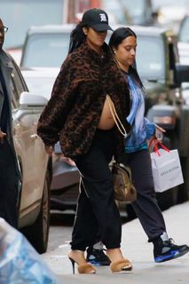 Rihanna feet photo thumbnail