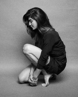 Jacqueline Fernandez feet photo thumbnail