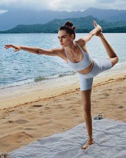 Cara Delevingne feet photo thumbnail