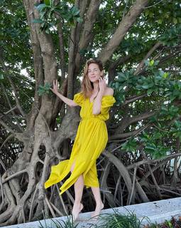 Michelle Monaghan feet photo thumbnail