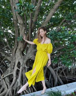 Michelle Monaghan feet photo thumbnail