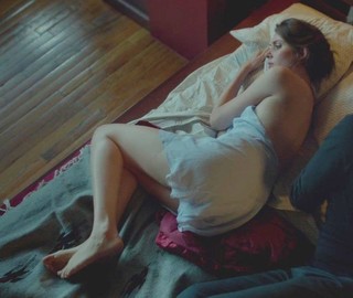 Alison Brie feet photo thumbnail