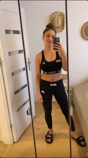 Karolina Kowalkiewicz feet photo thumbnail