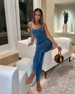 Jilly Anais feet photo thumbnail