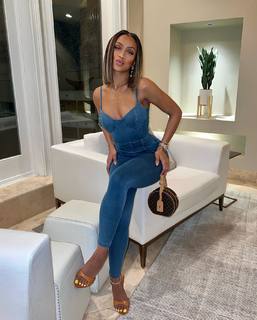 Jilly Anais feet photo thumbnail