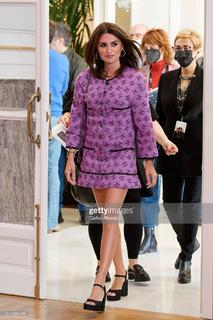 Penélope Cruz feet photo thumbnail