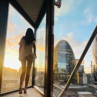 Amy Jackson feet photo thumbnail