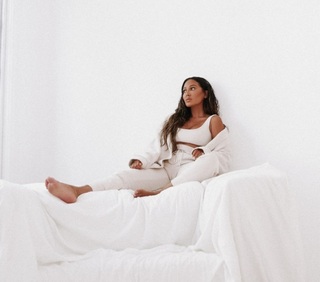 Adrienne Houghton feet photo thumbnail