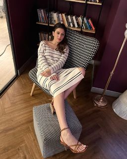 Hansika Motwani feet photo thumbnail