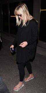 Reese Witherspoon feet photo thumbnail