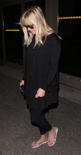 Reese Witherspoon feet photo thumbnail
