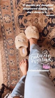 Kate Hudson feet photo thumbnail