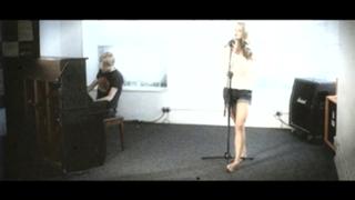 Lana Del Rey feet photo thumbnail