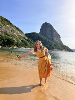 Larissa Manoela feet photo thumbnail