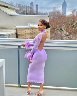 Halle Bailey feet photo thumbnail