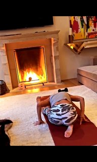 Brooke Burke feet photo thumbnail