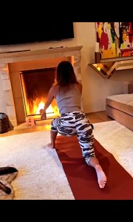 Brooke Burke feet photo thumbnail